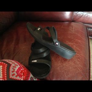 Crocs  Patricia Sandals in Black